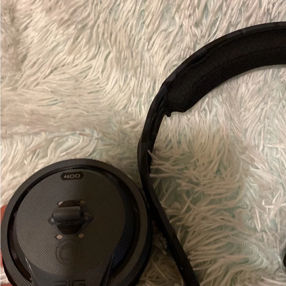 Selling because I have other sets of headphones brand brew color black and grey